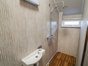 Shower - Cob Barn, Aylesbeare (Exeter)