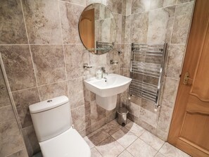 Shower - Cob Barn, Aylesbeare (Exeter)