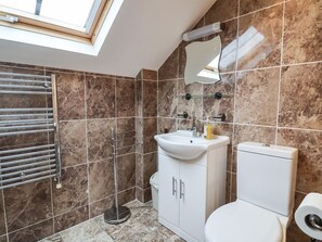 Shower - Cob Barn, Aylesbeare (Exeter)