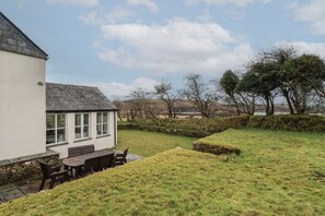 Outdoor dining - Poldue House, Poldue, Cornwall (Camelford)