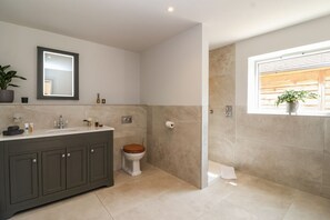 Shower - Leafield Cottage, Brockworth (Gloucester)