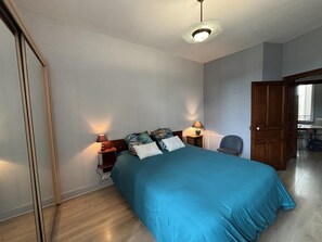 Room - Cozy gîte ideal for 2 guests - Central location (SAINT GERAND LE PUY)