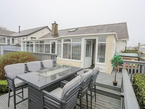 Outdoor dining - Tyddyn Glas, Benllech (United Kingdom)