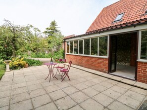 Outdoor dining - The Hermitage, Sheringham (Holt)