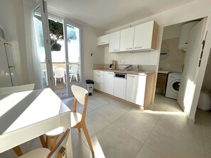 Fridge, microwave, stovetop, dishwasher - Studio cabin terrace facing sea - 4 guests (Argelès-sur-Mer)