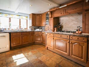 Private kitchen - Clara's Cottage, West Lutton (Malton)