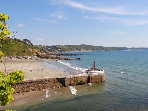 Charming Woodview Retreat in Looe