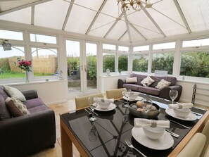 Interior - Ty Cariad, St Clears, Smart TV (Carmarthen)
