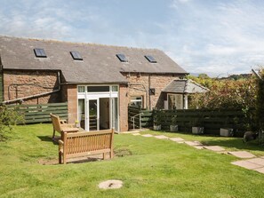 Property grounds - SWALLOWS NEST, open-plan, character, Armathwaite (Carlisle)