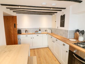 Private kitchen - Ivy Cottage, Winster (Matlock)