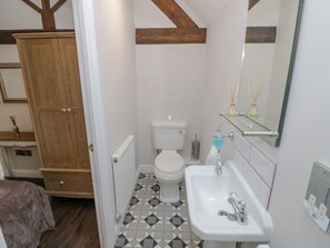 Shower - The Nest near Market Bosworth. (Nuneaton)