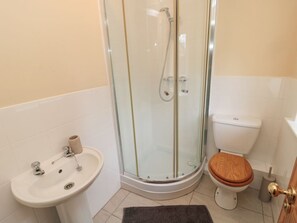 Shower - Courtyard Cottage, in Alnwick. (Alnwick)