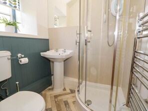 Shower - 1 Bryn Ysgol, Betws-Y-Coed (Betws-y-Coed)