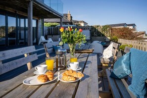 Outdoor dining - Charming Boscarne Retreat in St Ives (St. Ives)