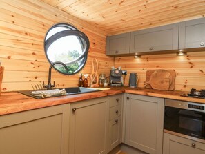 Private kitchen - Bugley Pools Hideaway, Gillingham (Gillingham)
