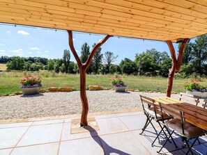 Outdoor dining - Bugley Pools Hideaway, Gillingham (Gillingham)