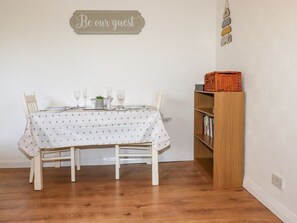 Dining - EdyVean Coastal Retreat (St. Austell)