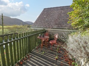 Outdoor dining - Bryn Melyn Artist's Cottage Retreat (Dolgellau)