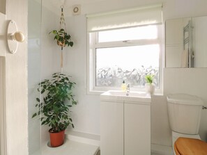 Shower - 2 Gladstone Avenue, Melton Mowbray (Melton Mowbray)