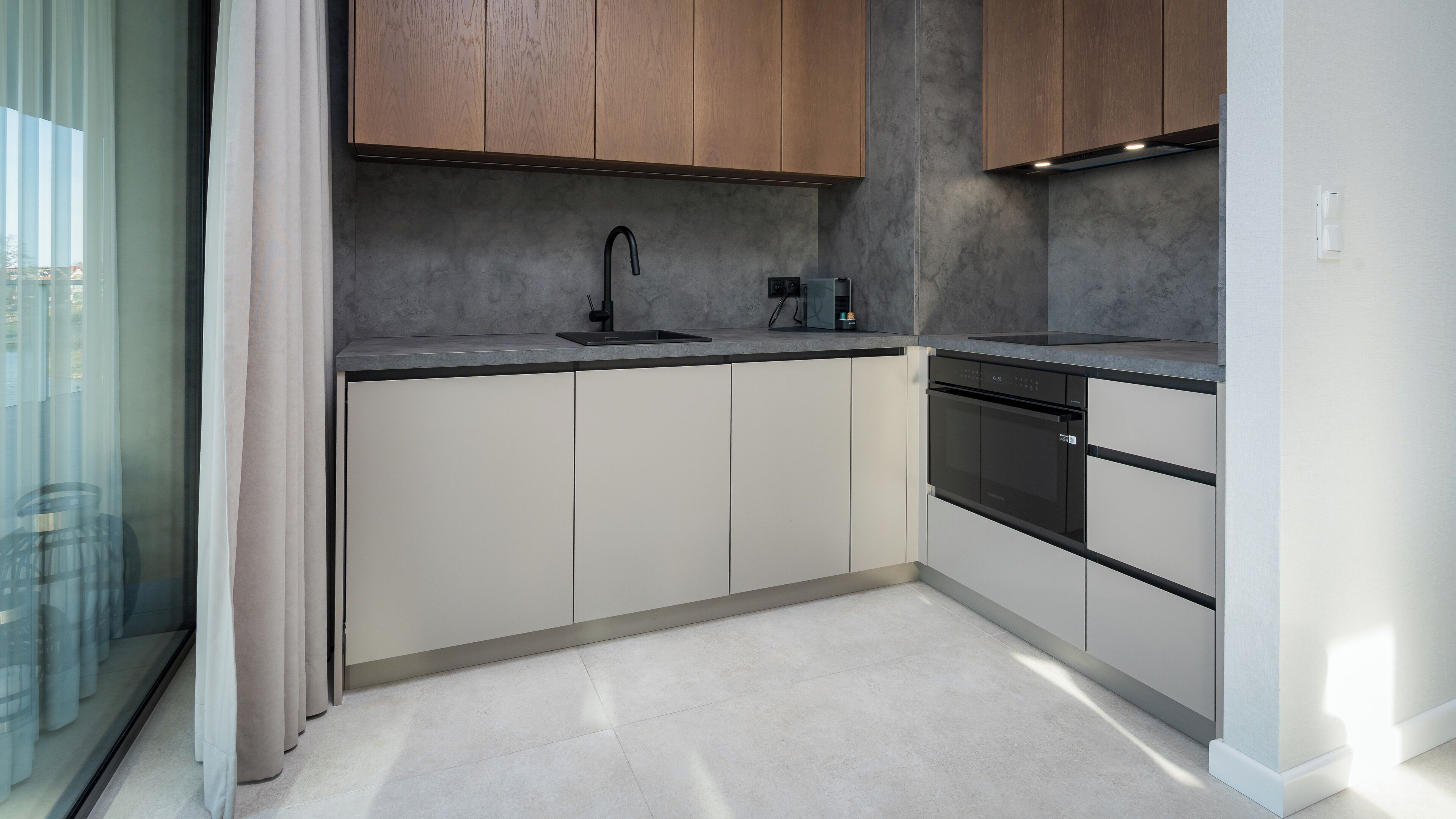 Apartamento (14) | Cocina privada | Frigorífico, placa de cocina, hervidor eléctrico y utensilios de cocina