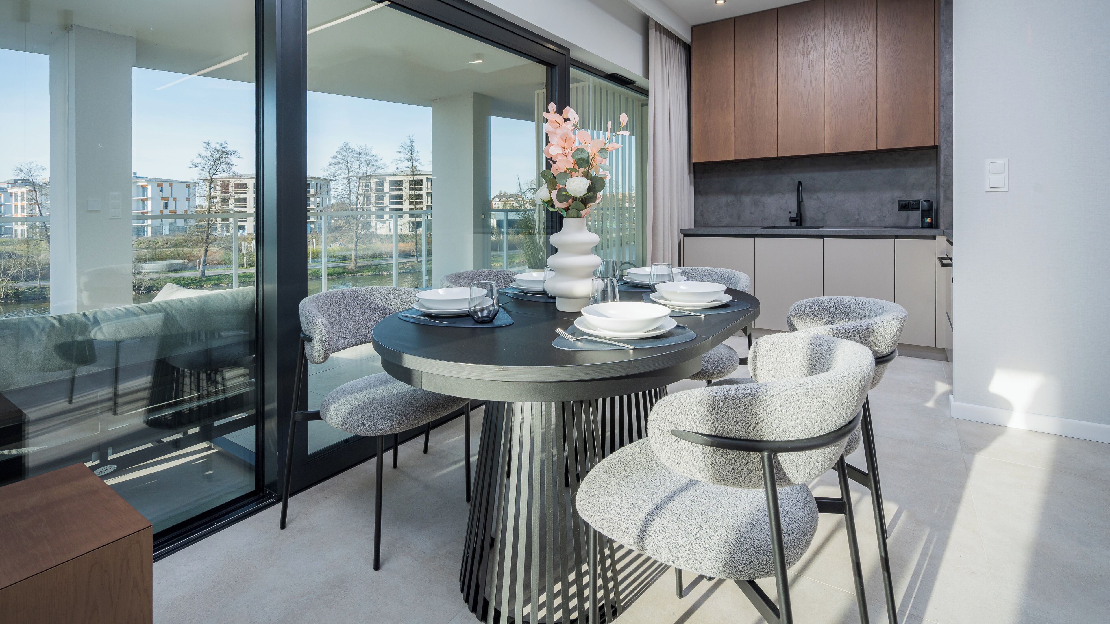 Apartment (14) | Private kitchen | Fridge, stovetop, electric kettle, cookware/dishes/utensils