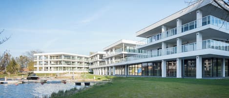 Vista frontal de la propiedad