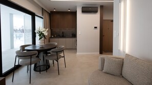 Apartment (14) | Essbereich im Zimmer