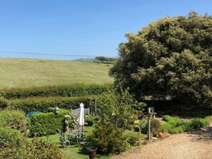Outdoor dining - Kitty's Loft, Godshill (Ventnor)