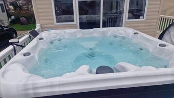 Bañera de hidromasaje exterior