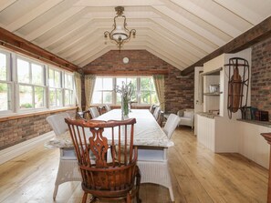 Dining - The Farmhouse, Burgh le Marsh (Skegness)