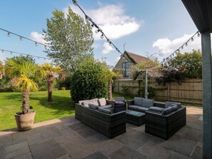 Terrace/patio - LONGMYND: Scenic Views & WiFi (Gloucester)