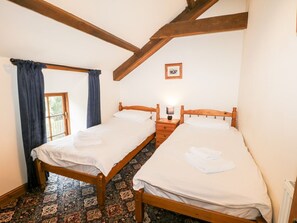 3 bedrooms, WiFi - Byre Cottage, Flyingthorpe (Whitby)