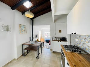 Private kitchen - Holiday Home 'Quinta Da Horta - The Bakehouse' with Wi-Fi and Air Conditioning (São Brás de Alportel)