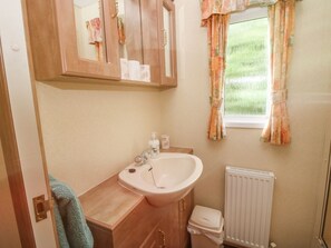 Shower - 10 Old Orchard, Much Wenlock (Much Wenlock)