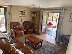 Living area - Oak Cottage, Newcastle Emlyn (Llandysul)
