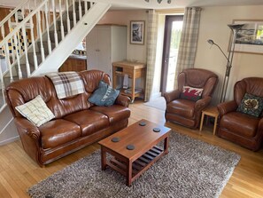 Living area - Oak Cottage, Newcastle Emlyn (Llandysul)
