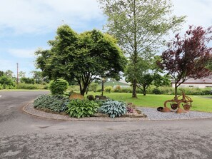 Property grounds - Oak Cottage, Newcastle Emlyn (Llandysul)