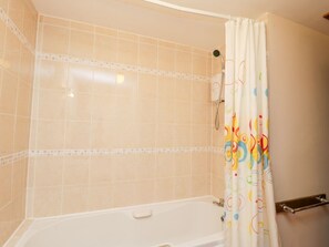Shower - Dovecote cottage, Flyingthorpe (Whitby)
