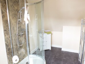 Shower - PENYLODGE: Cozy Retreat in Builth (Builth Wells)