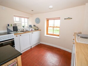 Dishwasher - Beach Cottage, Salthouse, Norfolk (Holt)