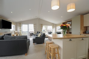 Living area - Charming T/B Lodge 68 at Riviera Bay (Brixham)