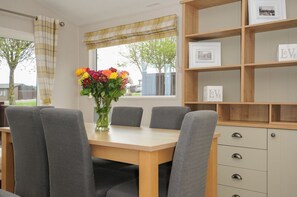 Dining - Charming T/B Lodge 68 at Riviera Bay (Brixham)