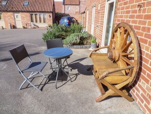 Outdoor dining - Swallow's Flight, Askham (Newark)