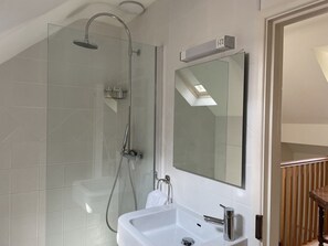 Shower - The Shed, Tiddington (Stratford-upon-Avon)