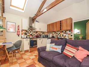 Living area - The Barn: A Cozy Escape in Lifton (Lifton)