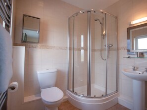 Shower - BRAMBLE COTTAGE, sea views, WiFi, Newgale (Haverfordwest)