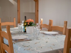 Dining - BRAMBLE COTTAGE, sea views, WiFi, Newgale (Haverfordwest)