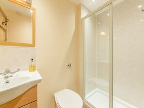 Shower - Dorothy's Cottage, Alnmouth (Alnwick)