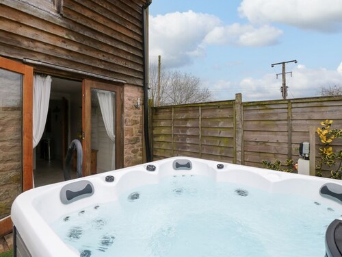 Beekeeper's Cottage, Pembridge