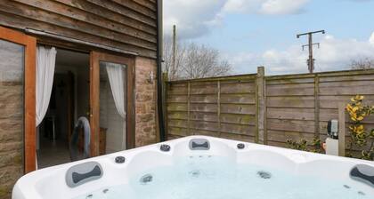 Beekeeper's Cottage, Pembridge